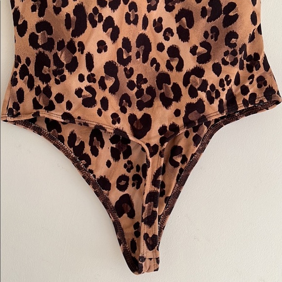 Aritzia Babaton Leopard XS thong onesie - Picture 6 of 6
